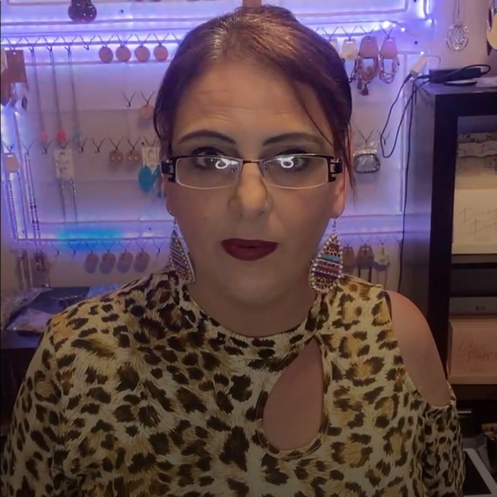 Meet your Posher, Tonia